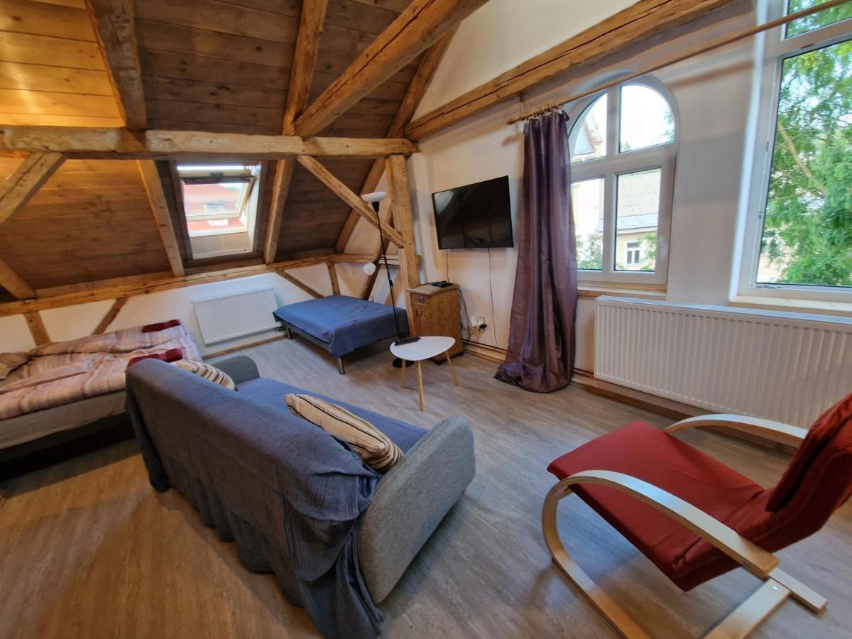 Apartman U Kostela 세밀리 외부 사진